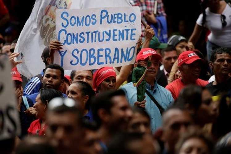 Miles de venezolanos marchan en apoyo a la Constituyente