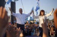 Argentina vive “una democracia precarizada”, dijo Cristina en Florencia Varela