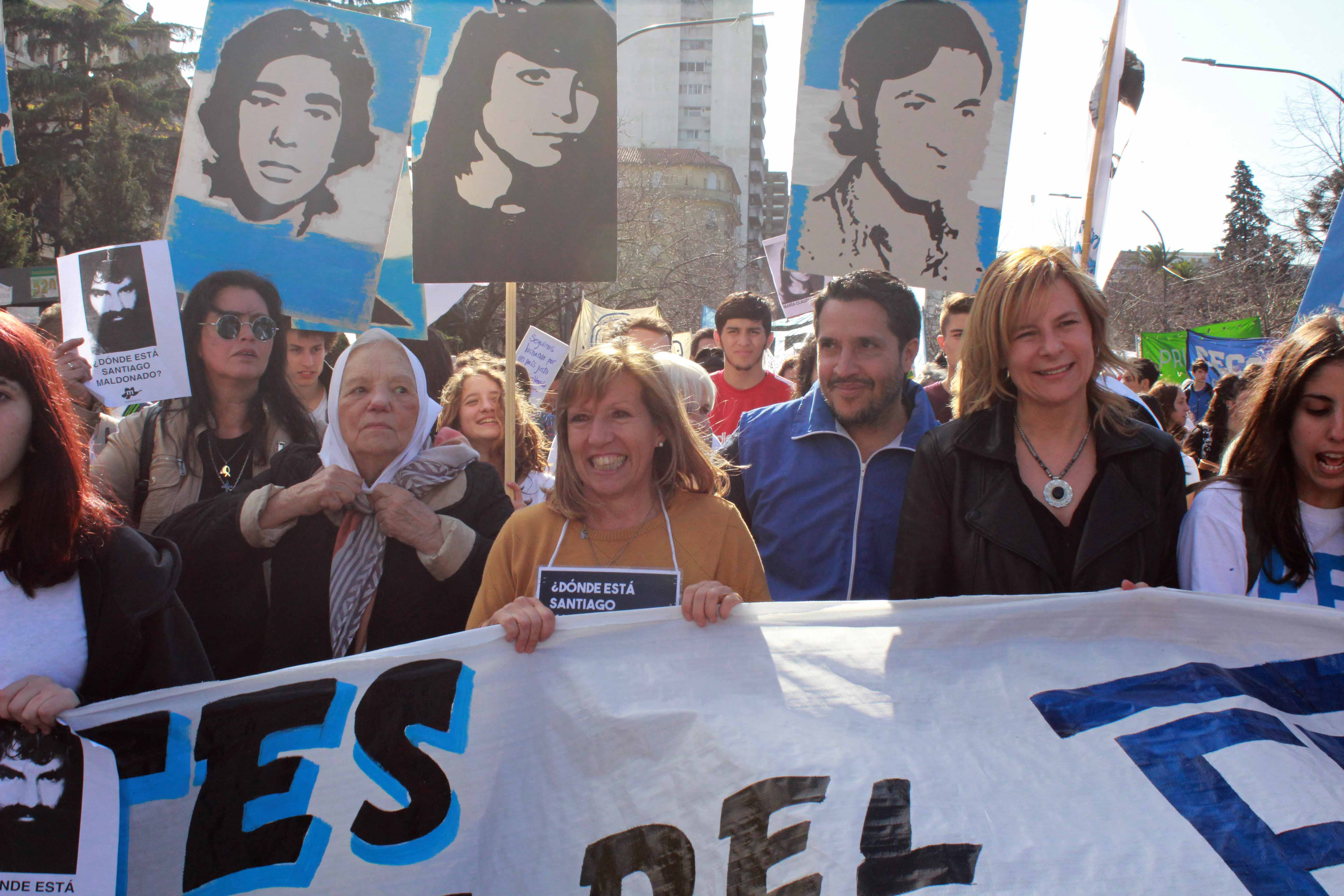 “La gobernadora está mintiendo; el boleto estudiantil no es universal como debería ser”, dijo Florencia