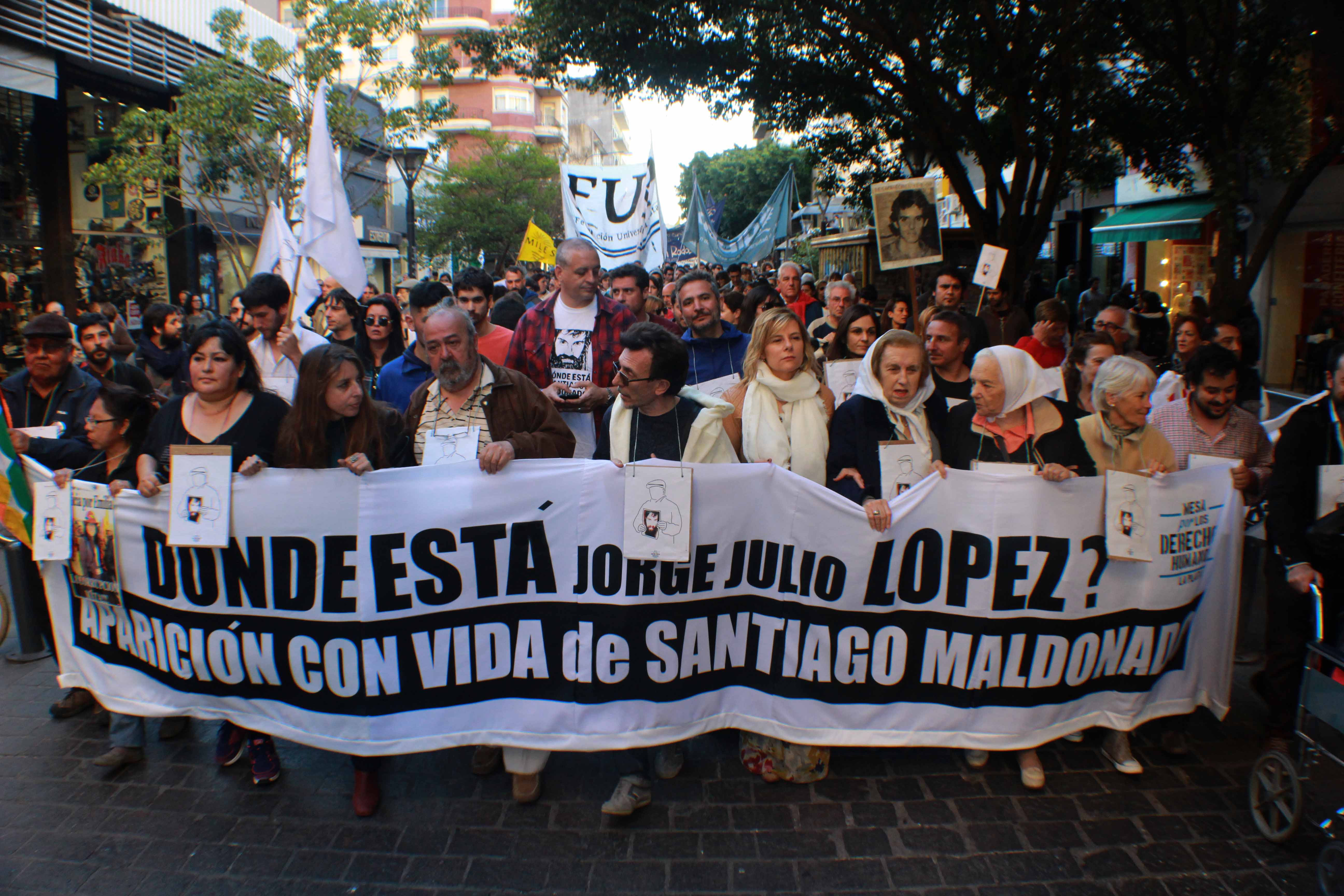 “Seguimos preguntándonos dónde está Julio López, exigiendo justicia”, dijo Florencia