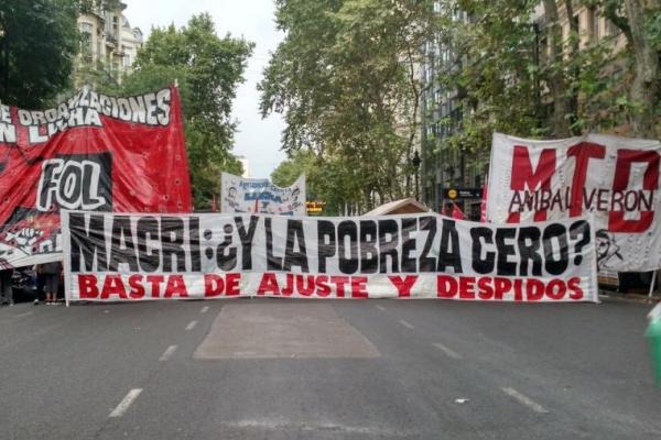 YPF la petrolera mentirosa, y los movimientos sociales se lo dicen en la jeta: poné la guita para los comedores populares