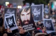 “Macri, ¿dónde está Santiago Maldonado?”, preguntó Sergio, su hermano, ante una multitud de la Plaza