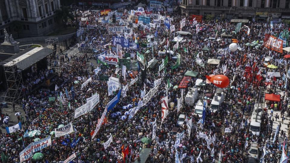 Miles de trabajadores se movilizaron en Congreso contra los proyectos laborales y previsionales de Macri