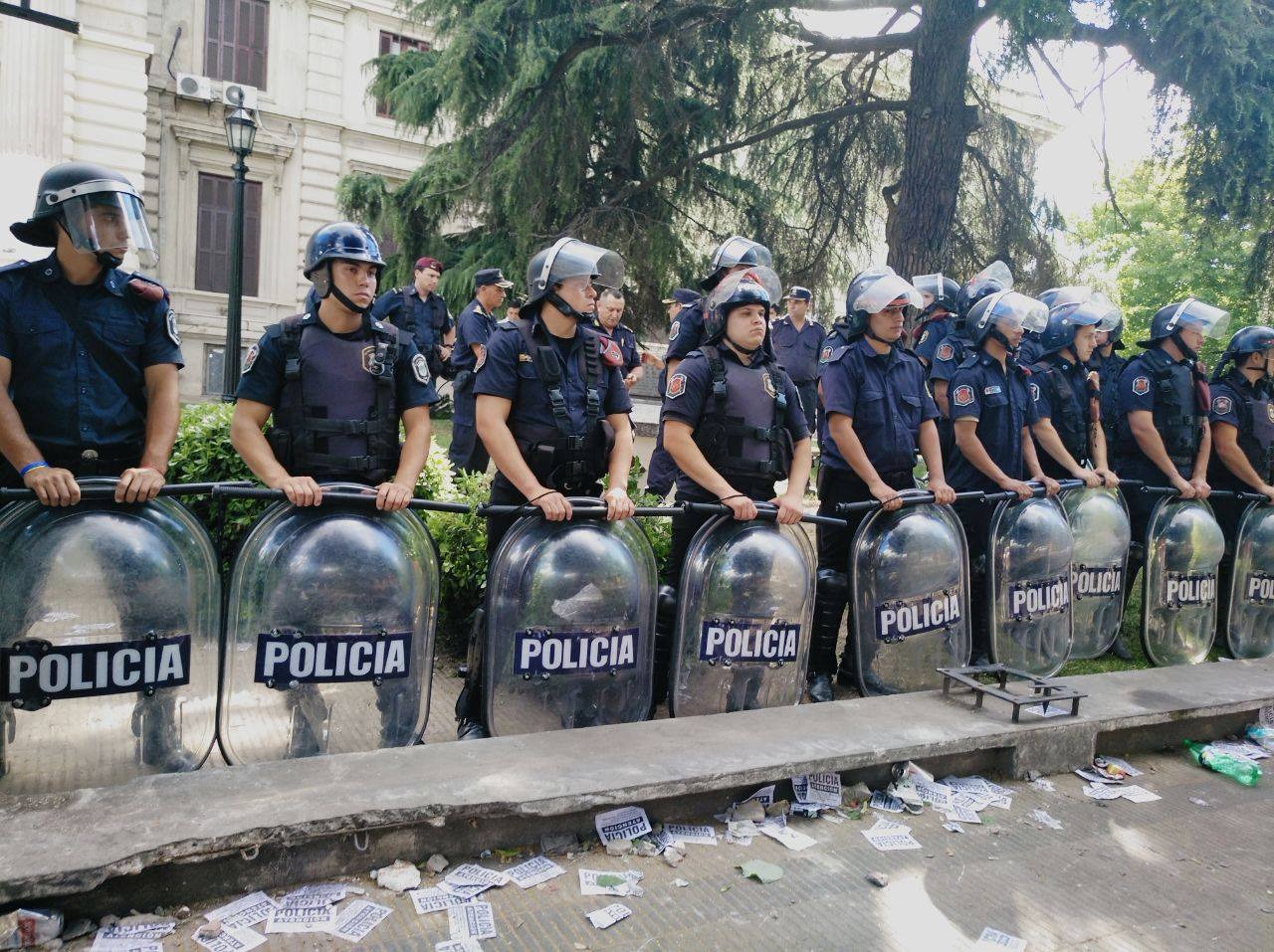 Represión en La Plata: Vidal también intentó aprobar leyes por la fuerza y fracasó