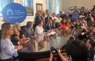 Acompañada por Saintout y otros dirigentes, Cristina aseguró que Macri persigue a la oposición y pone en peligro el estado de derecho