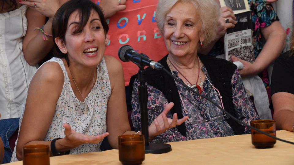 «No pudieron: el amor le ganó al odio», dijo la nieta 126, recuperada por Abuelas