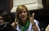 Florencia Saintout: “El poder de la mujeres asume riesgos, no especula; es poder vital que sabe que no es para nosotras mismas”