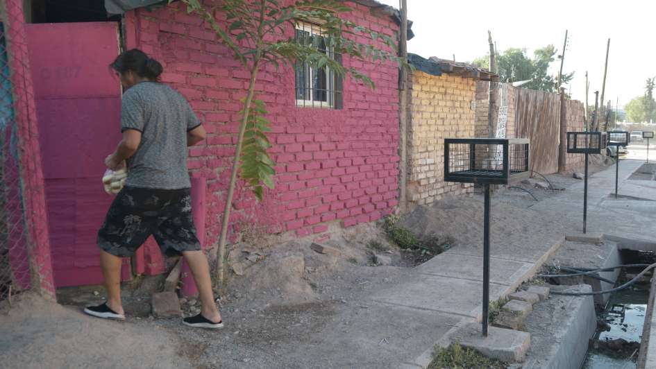 La Resistencia del Pejerrey: Un tacho de pintura separa al mendocino Suarez de Bussi, el genocida de Tucumán