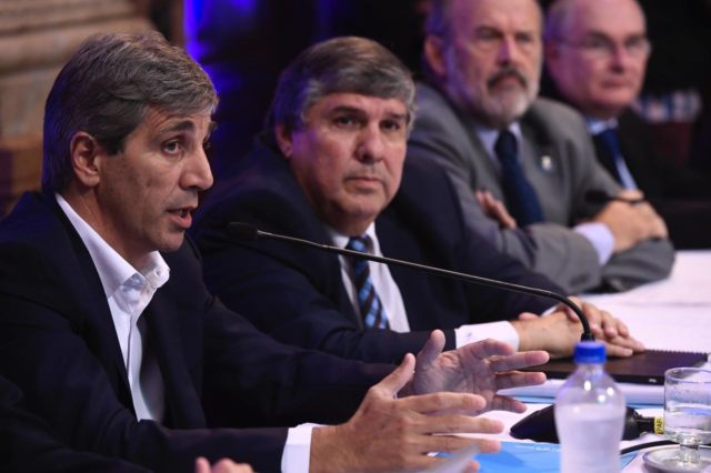 ¿Cuando las apretadas y los carpetazos dan en el blanco?, o eso parece en el caso del senador José Mayans