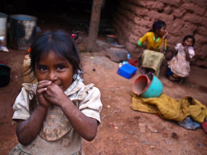 Unos 8 millones de niños argentinos comen mal, no cuentan con agua ni salud, o no van a la escuela; sufren la pobreza