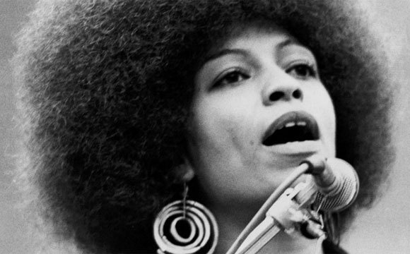 “Angela Davis es una de la teóricas políticas más importantes de la segunda mitad del Siglo XX”