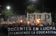 Masivo acatamiento al paro y destacada asistencia de docentes universitarios a la Marcha de las Antorchas