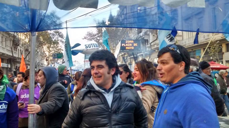 Olla popular, toma del Rectorado y marcha de antorchas de Adulp por paritarias y en defensa de la Universidad Pública