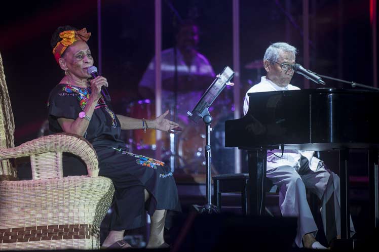 Dos gigantes de la música popular latinoamericana juntos en La Habana: Armando Manzanero y Omara Portuondo