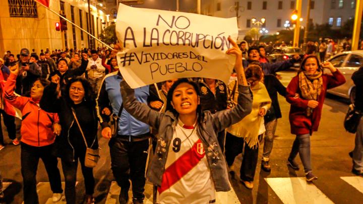 Perú: ¡Oiga señora Ley!, o acerca del uso de códigos legales como espadas en el sistema jurídico burgués