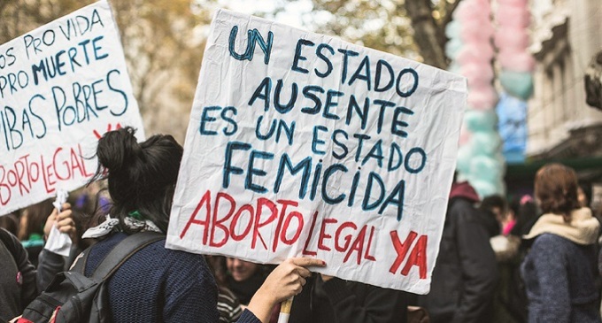 A Vidal se le alivió el alma cuando los Senadores aprobaron el aborto clandestino pero otra mujer muere en la Provincia