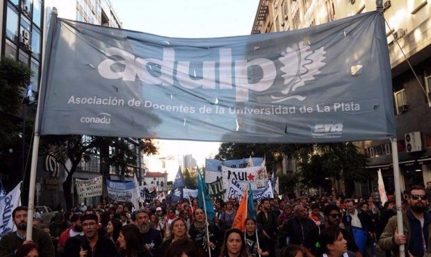 Los docentes de Periodismo de la UNLP apelan a la comprensión y el apoyo de los estudiantes en paro por la Educación Pública