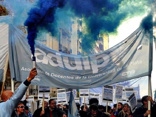 Los docentes universitarios en paro por la Universidad Pública y contra el ajuste de Macri