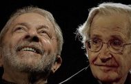 Haddad del PT sube en las encuestas y Noam Chomsky visita a Lula en la cárcel