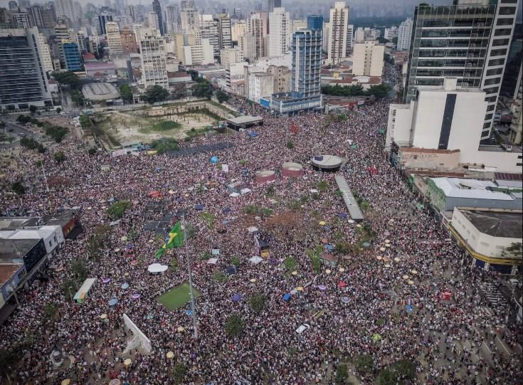 Una multitud de mujeres brasileñas ganó las calles contra el fascismo y su candidato Bolsonaro