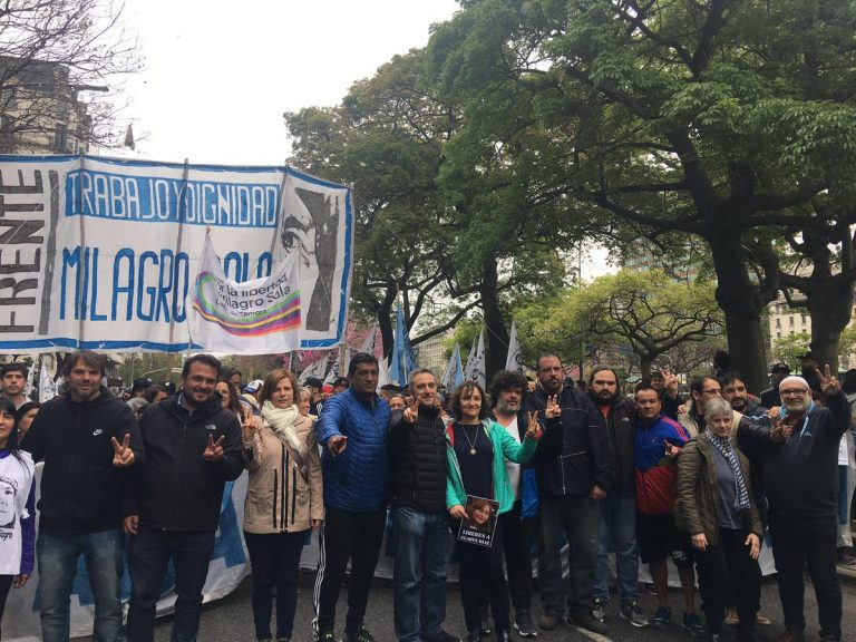 A mil días de la detención arbitraria de Milagro Sala, Florencia Saintout marchó para exigir su liberación