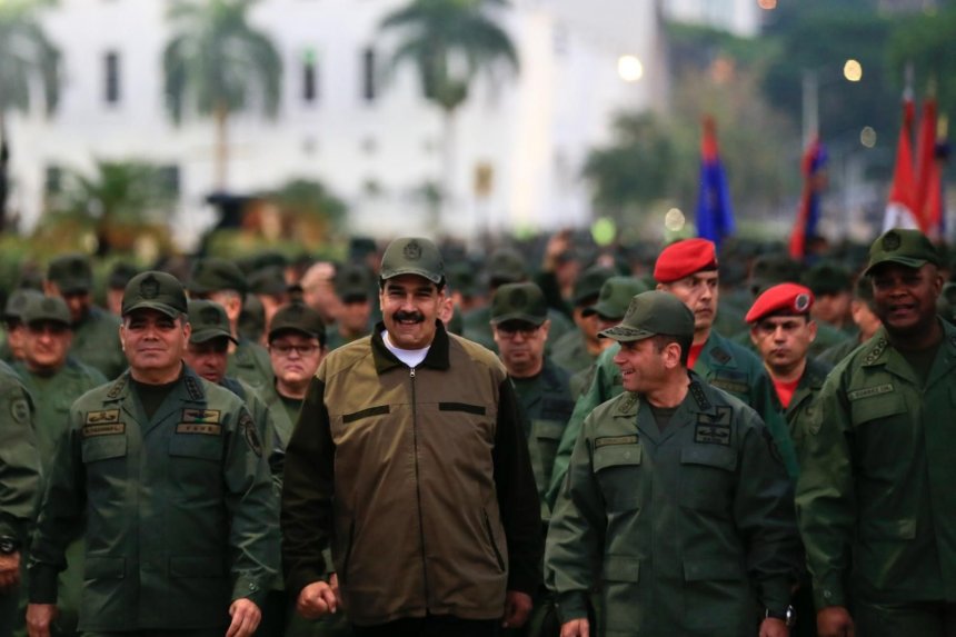 Tras el fallido golpe, Estados Unidos incrementa amenazas e intenta dividir al chavismo