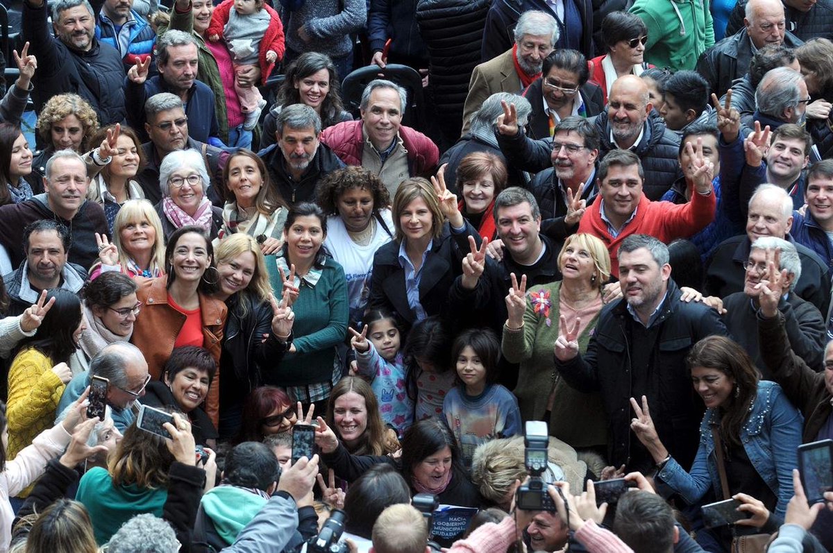 Sin sarasas y más calle y voces desde abajo que TV, la potente campaña de Saintout  hacia la intendencia