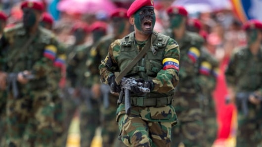 Venezuela despliega efectivos en frontera con Colombia
