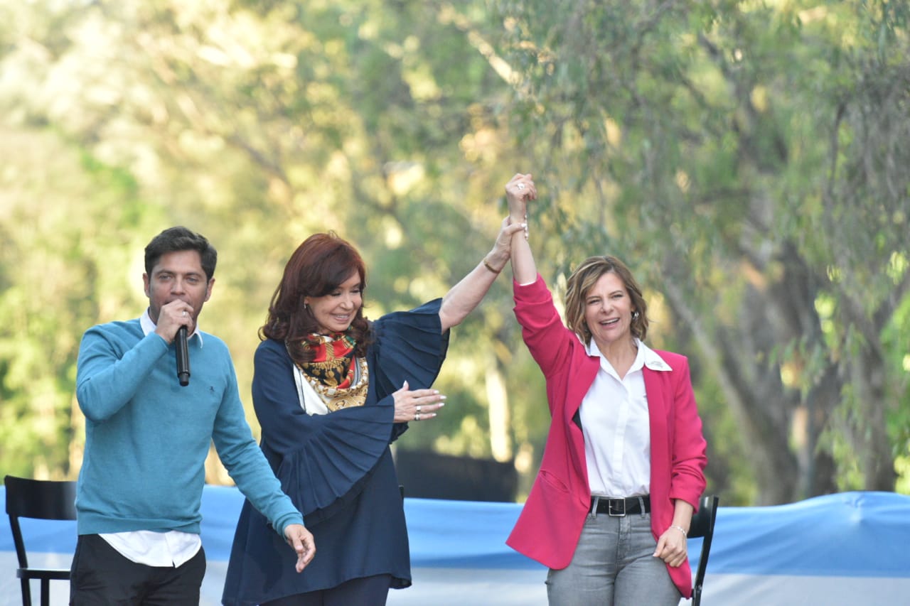 Con Cristina, Kicillof cerró su campaña en La Plata y presentó a Saintout como la “futura intendenta”