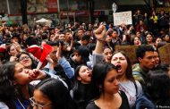 Miles de personas protestan en las calles de Colombia