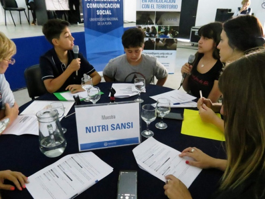 Campaña de alimentación saludable entre Periodismo de la UNLP  y la Escuela San Simón