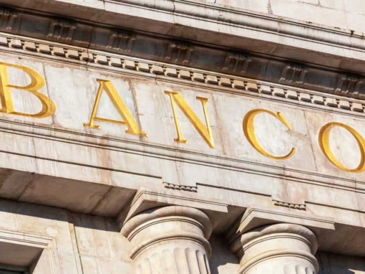 ¿Qué hacer con los bancos? Algunos ejemplos históricos