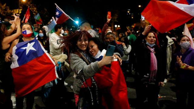 Se abre en Chile un proceso decisivo tras el masivo rechazo a la Constitución pinochetista