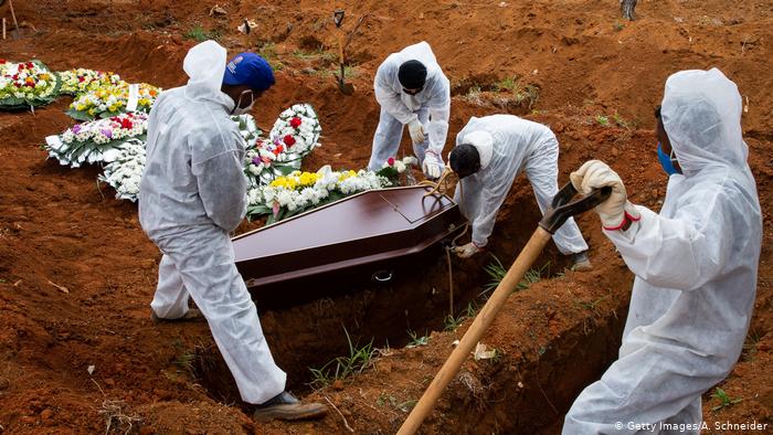 Las mentiras de la pandemia: la cifra de muertes podría alcanzar los 10 millones