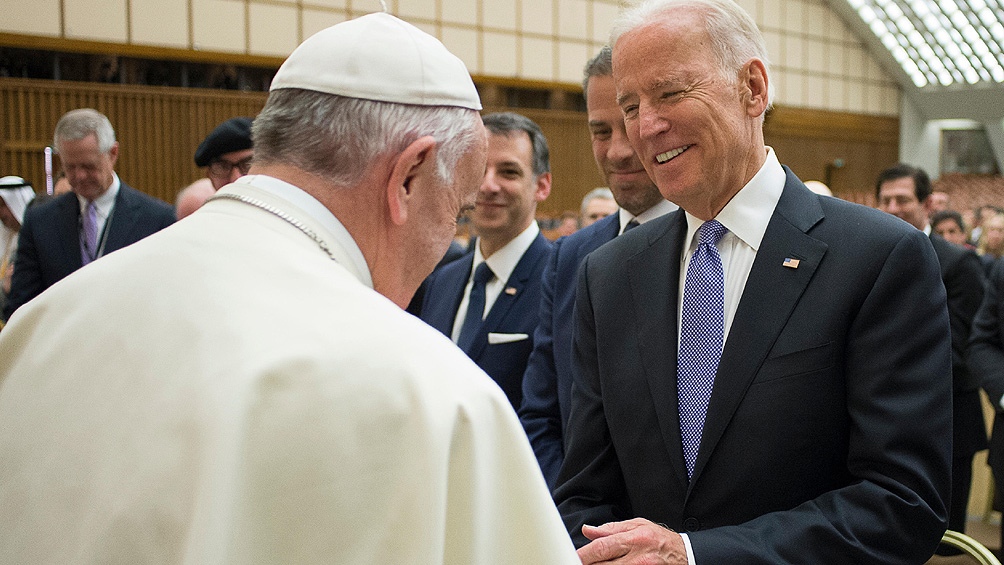 Sucede en Estados Unidos: Los obispos católicos no quieren darle la comunión al católico Biden