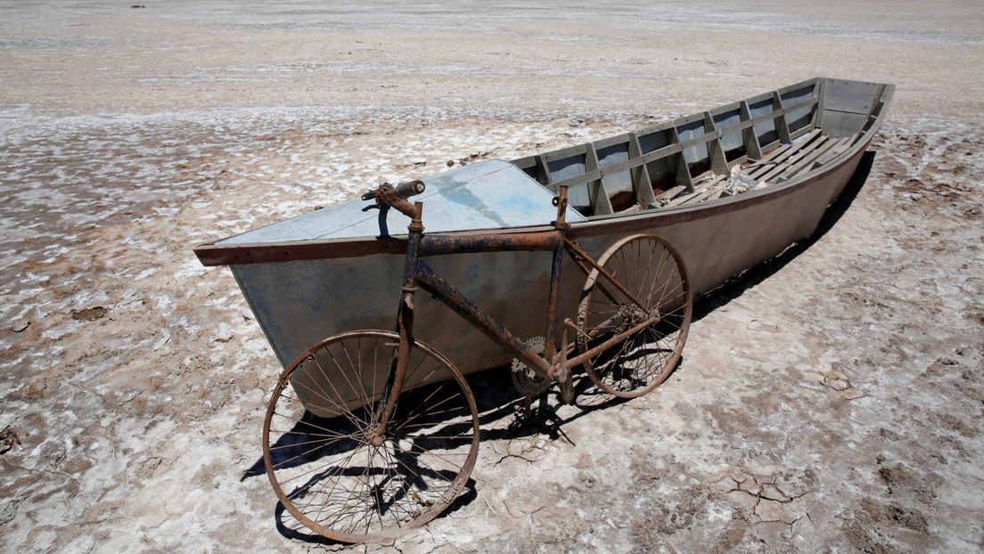 ¿Pensando el futuro?…El segundo lago más grande de Bolivia se convierte en un desierto